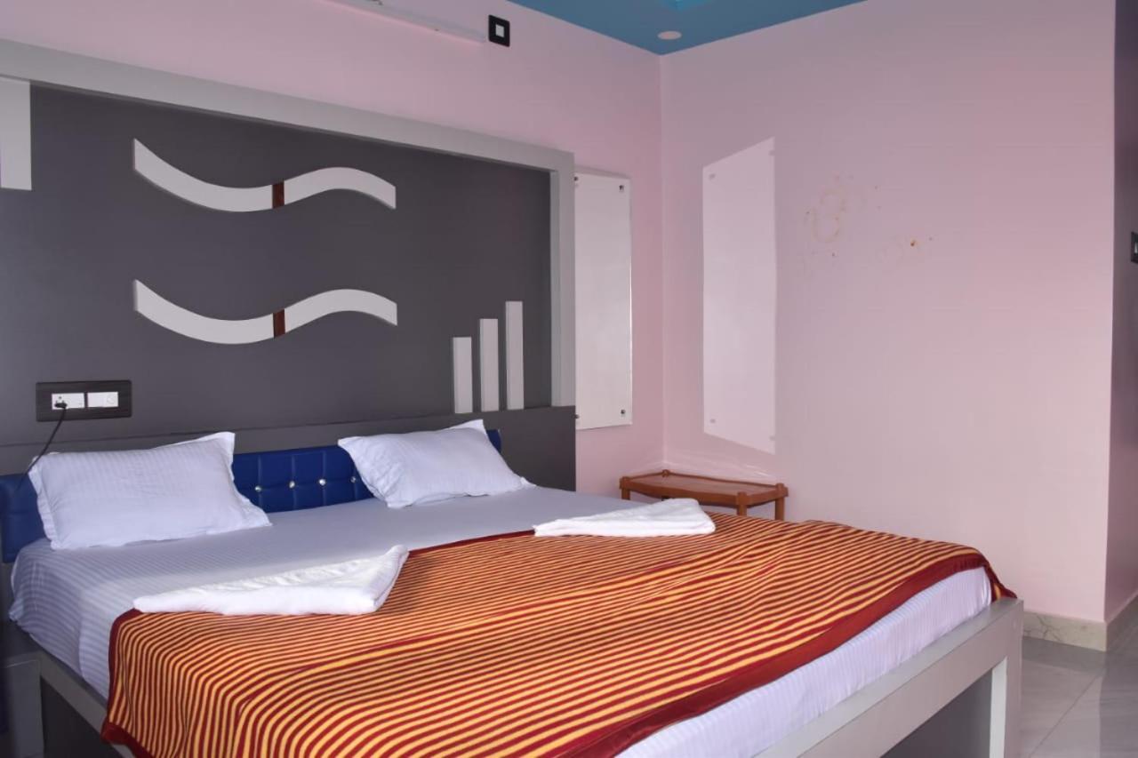 Coconut Homestay ฮัมปี ภายนอก รูปภาพ