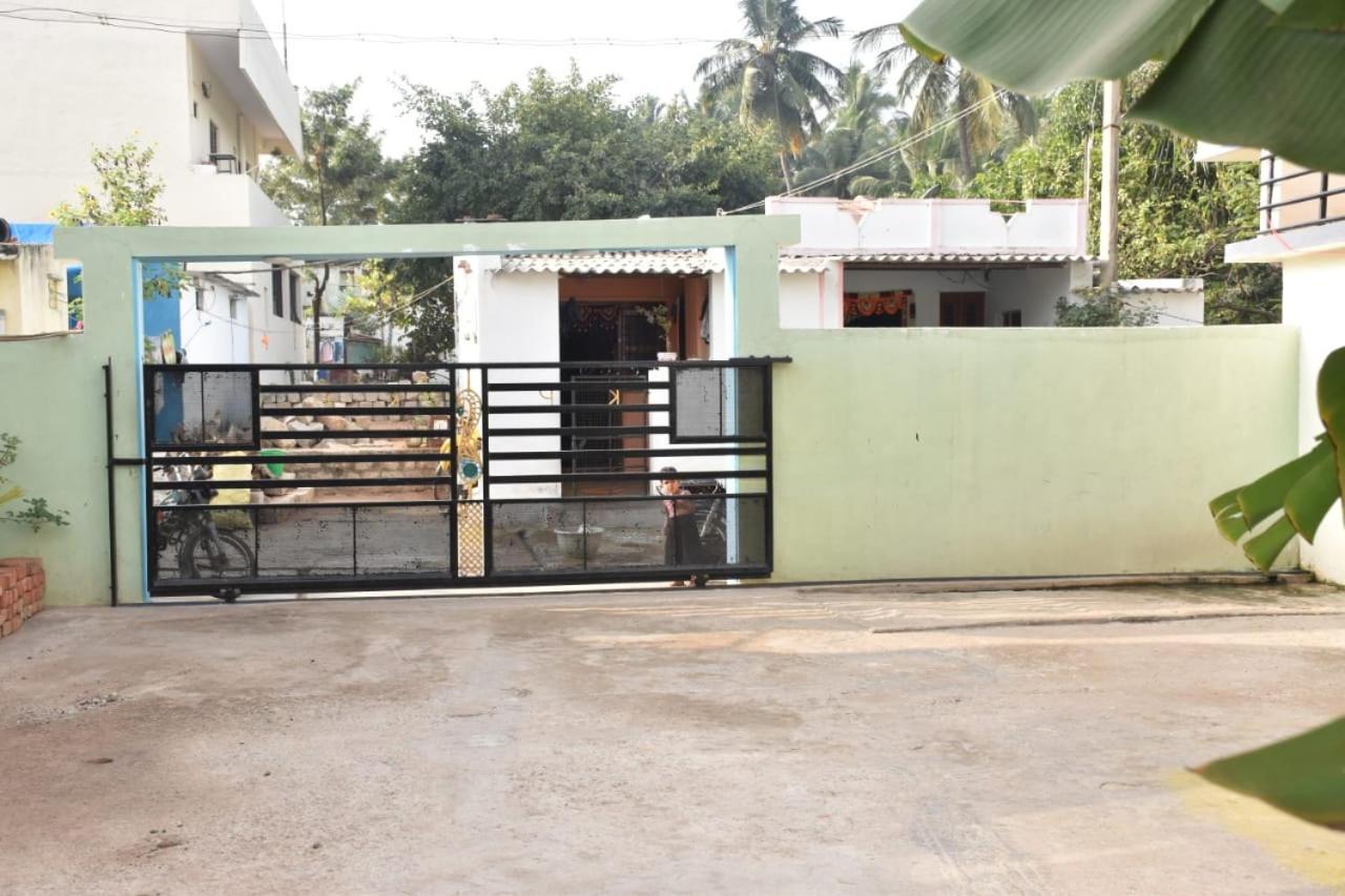 Coconut Homestay ฮัมปี ภายนอก รูปภาพ